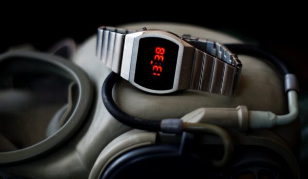 Zegarek elektroniczy Kosmonauta ze stalową kopertą PVD